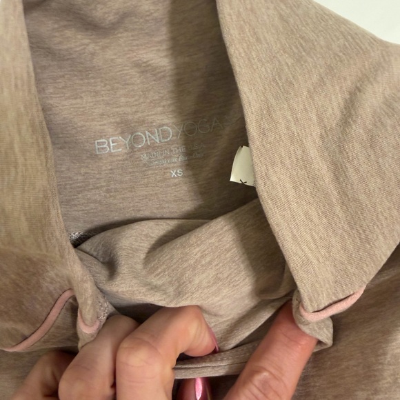 Beyond Yoga Taupe Activewear Set with Pink Trim - Picture 4 of 4